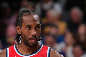 开云体育官网-名记：NBA已聘律所调查小卡的代言协议 后者涉嫌规避工资帽