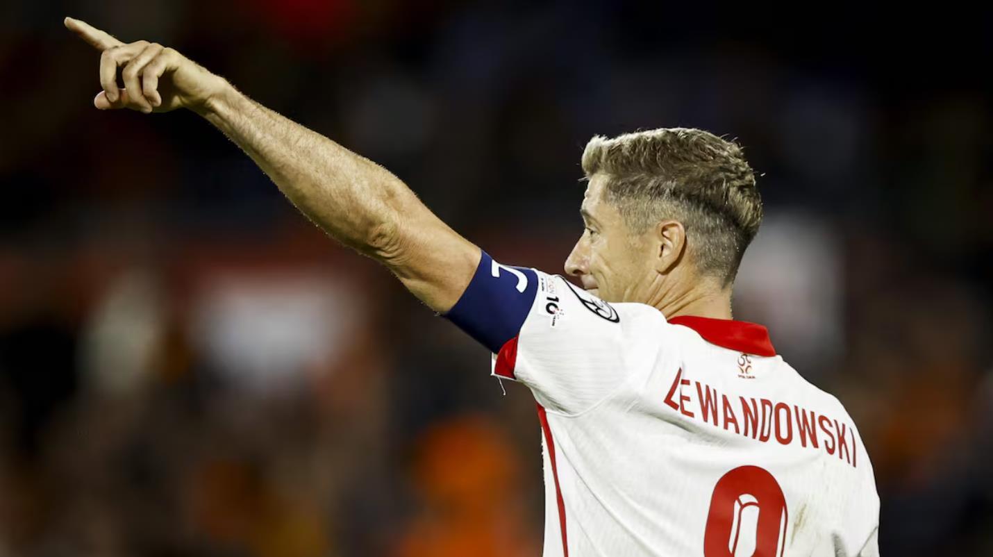 开云体育官网-西媒：莱万这赛季上场时间少且未进球，正创生涯最差开局之一