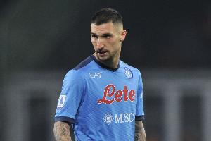 那不勒斯官方：波利塔诺在训练中肌肉不适，将接受进一步评估