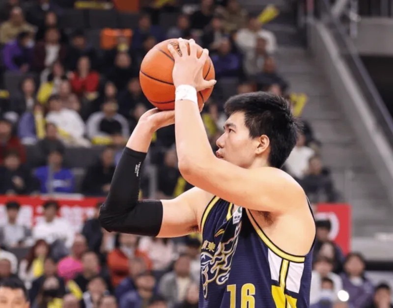 开云体育APP-焦泊乔全场8中6得到14分10篮板1助攻，其中7个前场板