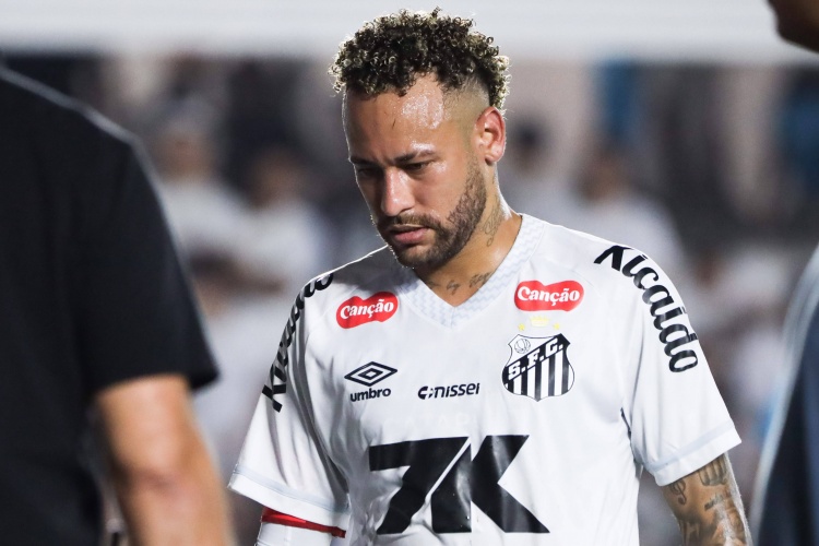 巴媒：桑托斯预计内马尔本月恢复体能训练，有望巴甲前几轮复出