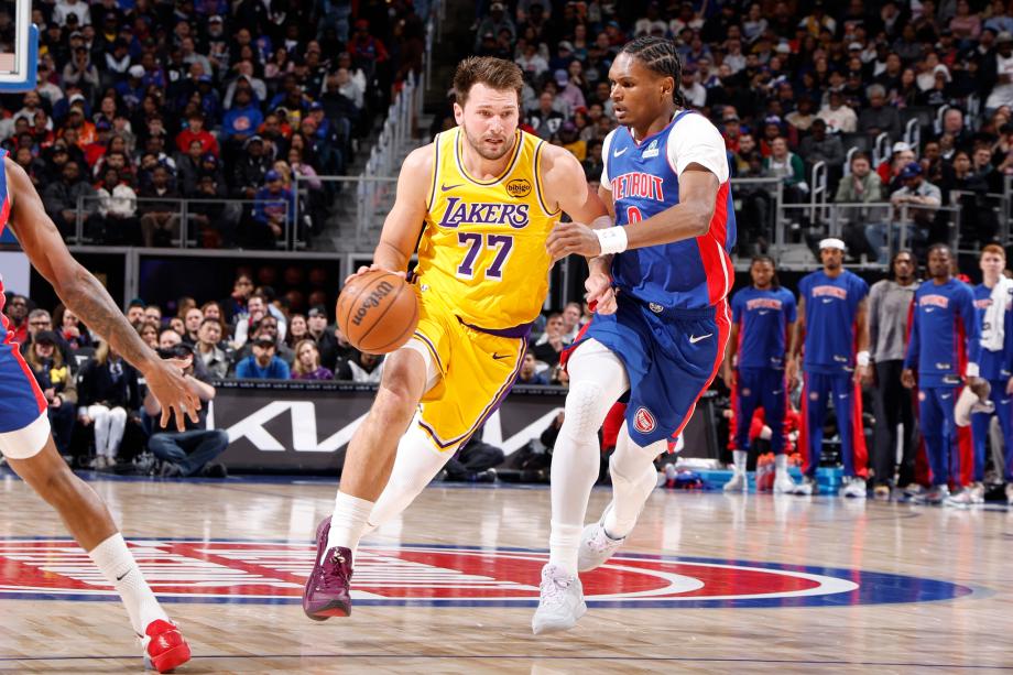 东契奇空砍32+7+6 湖人惜败活塞9连胜遭终结